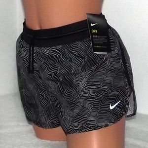NWT Nike Women’s Dri-Fit Black and White XS Shorts